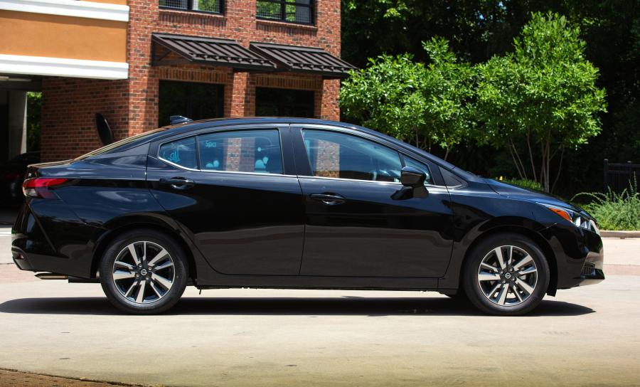  Nissan Versa SV 2019 года  (NA) (фото 3 из 10)